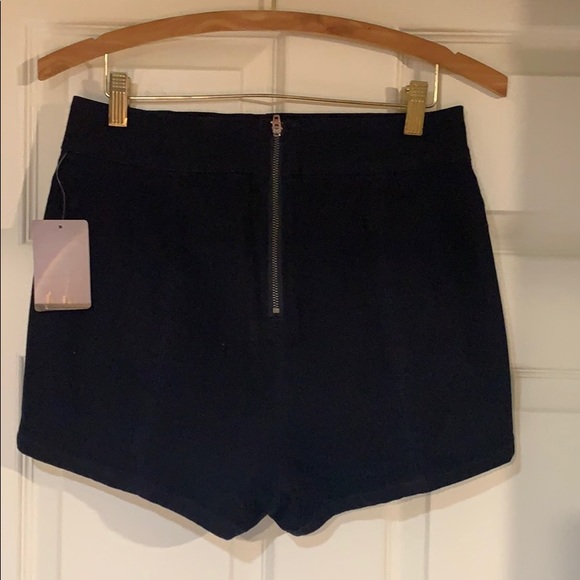 High waisted shorts - Picture 2 of 3